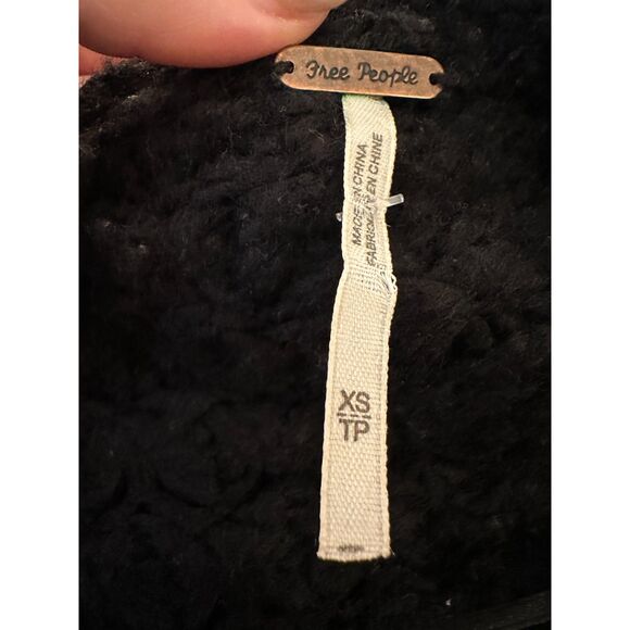 Free People Black Chunky Oversized Scoop Neck Crochet Sweater Size XS - Picture 3 of 4